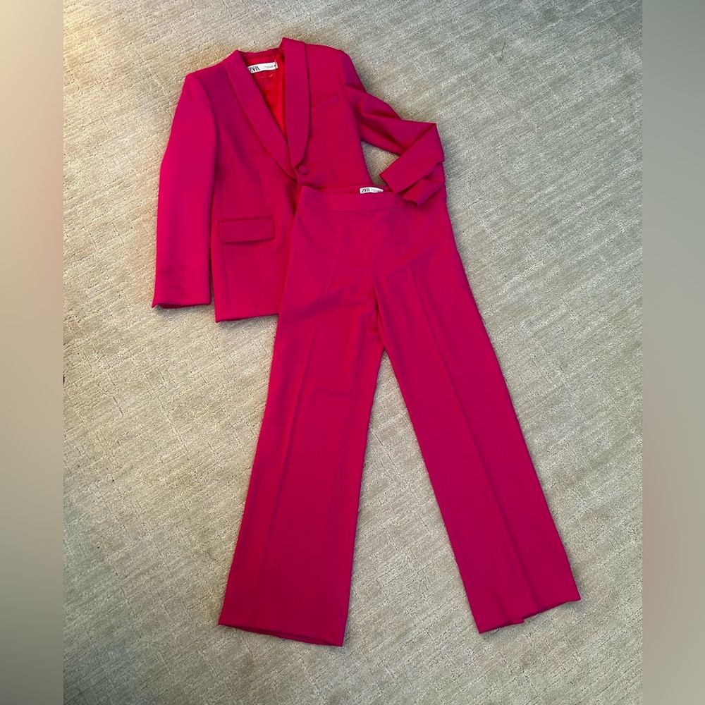 Elegant Women's Pink Pantsuit